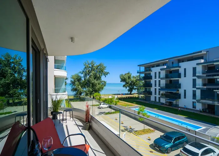 Myflat Wave Botanic Apartment