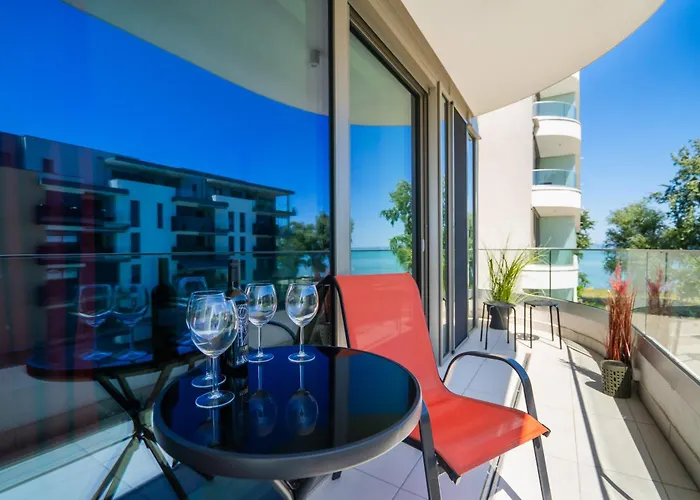 Myflat Wave Botanic Apartment